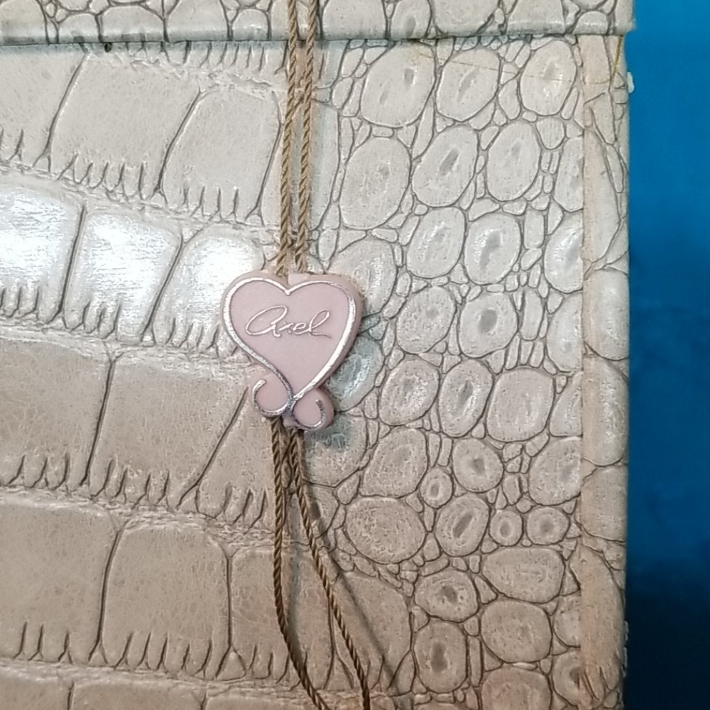AXEL PURSE - Picture 2 of 12
